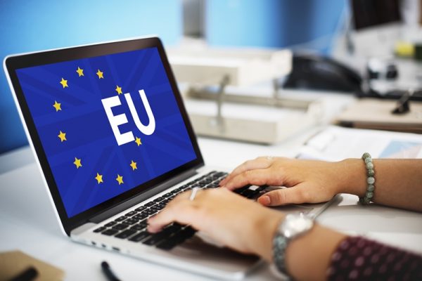 Pistes de régulation européenne accrue pour les géants technologiques : Booking et le réseau social X d'Elon Musk dans le viseur