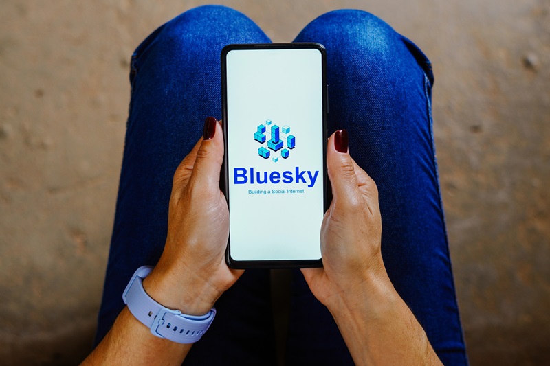 Bluesky enregistre un bond fulgurant avec un million de nouveaux utilisateurs en 24 heures, malgré une panne technique