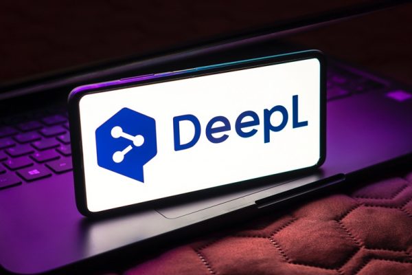 DeepL innove avec DeepL Voice  : une avancée pour la traduction vocale en temps réel dans le monde professionnel