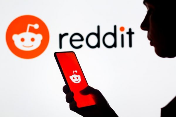 Reddit devient rentable pour la première fois grâce à une hausse spectaculaire de ses revenus et utilisateurs