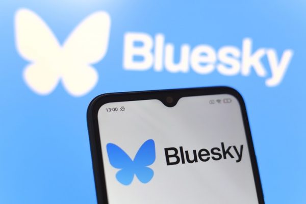 Lancement de la fonctionnalité "Sujets tendance" : une révolution festive sur Bluesky