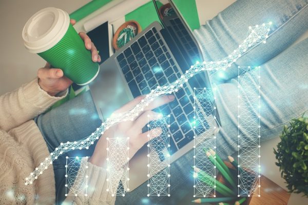 Analyse des tendances de l'Internet en 2024 : Évolution du trafic, domination des services IA et adoption technologique