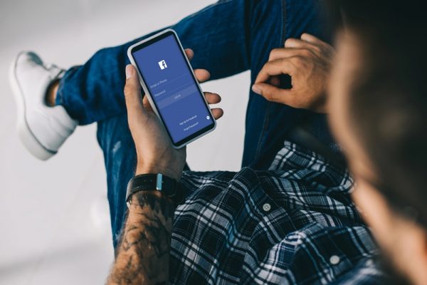 Facebook impose une suppression automatique des vidéos live après 30 jours, comment sauvegarder ?