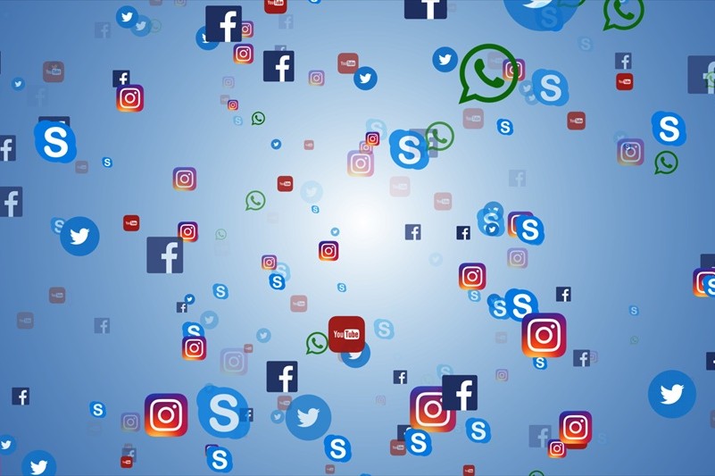 Les réseaux sociaux : le nouveau média préféré des Français, devant la télévision