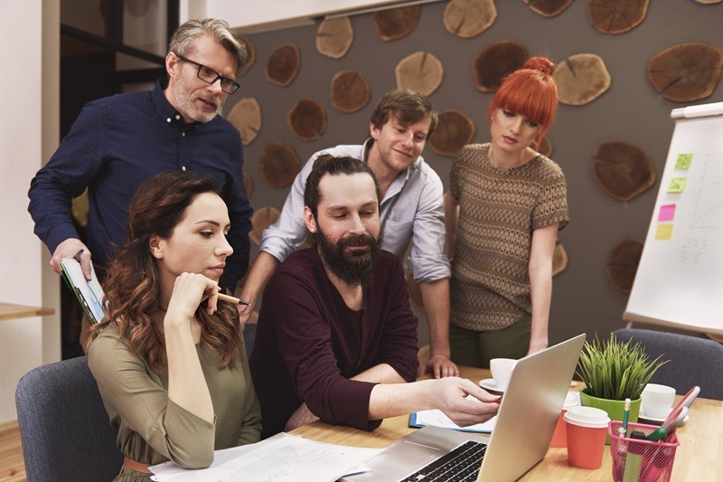 Comment HubSpot aide à aligner les équipes marketing et commerciales ?