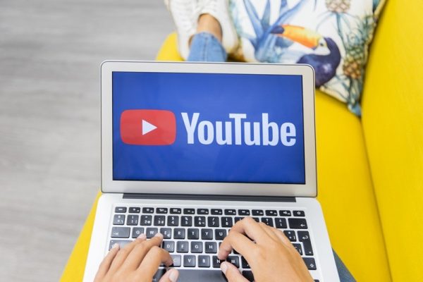 YouTube verse 8 milliards de dollars à l’industrie musicale : la plateforme s’impose comme pilier mondial du streaming