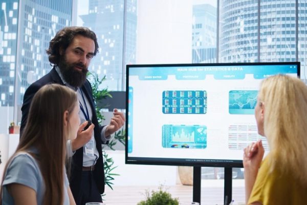 Boostez la productivité de vos équipes grâce aux écrans numériques interactifs