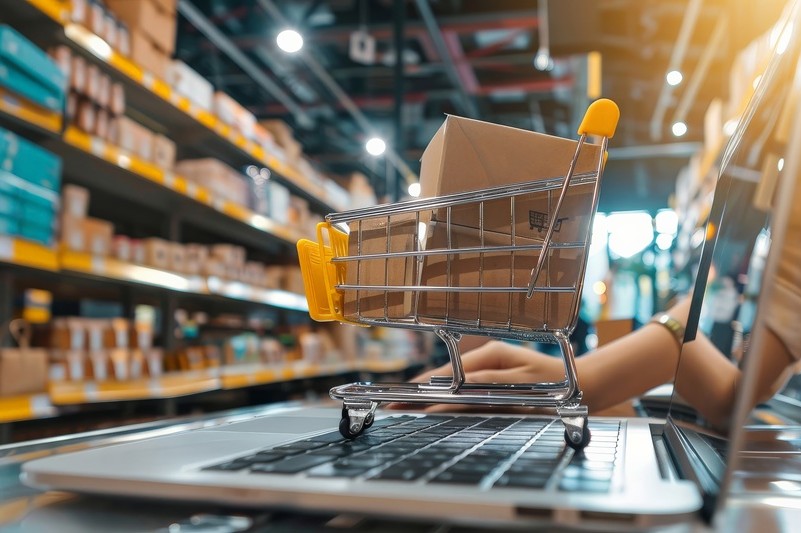 Amazon taille dans ses effectifs : comprendre les raisons et les enjeux derrière 16 000 suppressions de postes