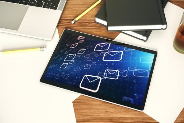 Quels outils permettent de gérer les préférences email et automatiser les campagnes ?