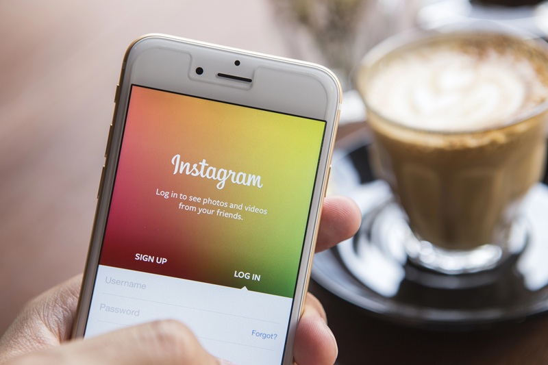 Instagram permet enfin de réorganiser sa grille de profil, un changement très attendu par les créateurs